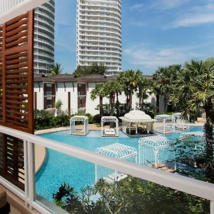 Premium King Room Pool View